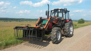 Погрузчик фронтальный FRONTLIFT-1200, с модернизированными гидравлическими магистралями, к тракторам БЕЛАРУС
