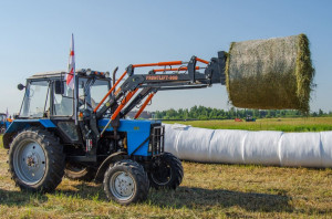 Погрузчик фронтальный FRONTLIFT-1200, с модернизированными гидравлическими магистралями, к тракторам БЕЛАРУС